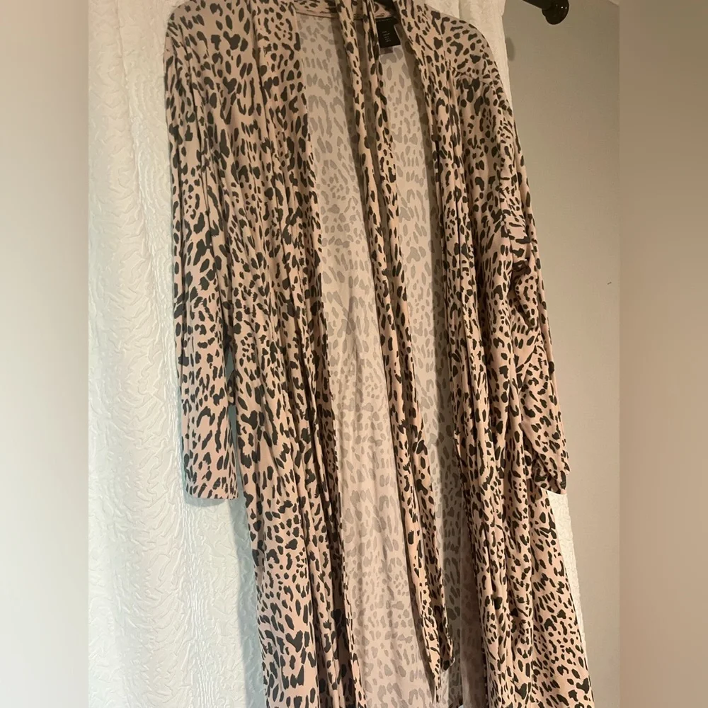 Cheetah robe - Picture 1 of 4